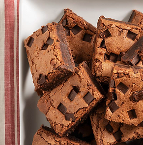 Catering Lifestyle Image - Chocolate Fudge Brownie Tray 1_master.png