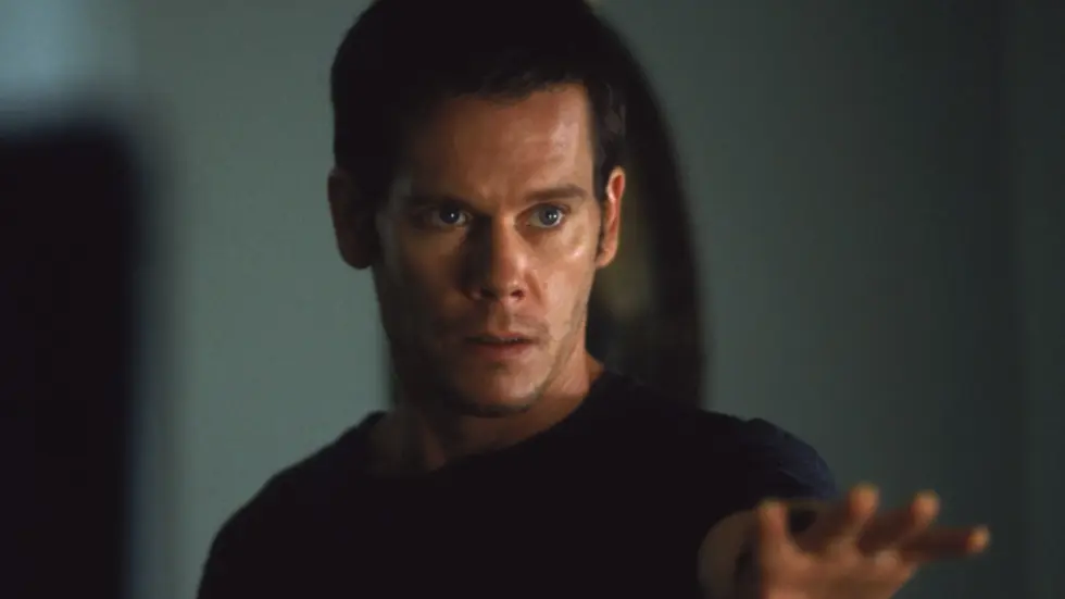 Kevin Bacon in Stir of Echoes