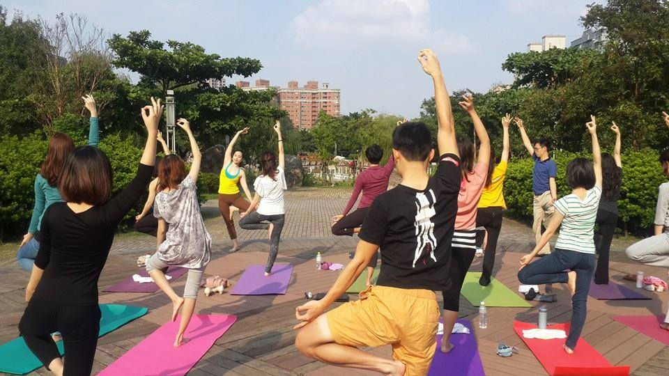 [Weekend Event] Let's do Yoga with friends and family !