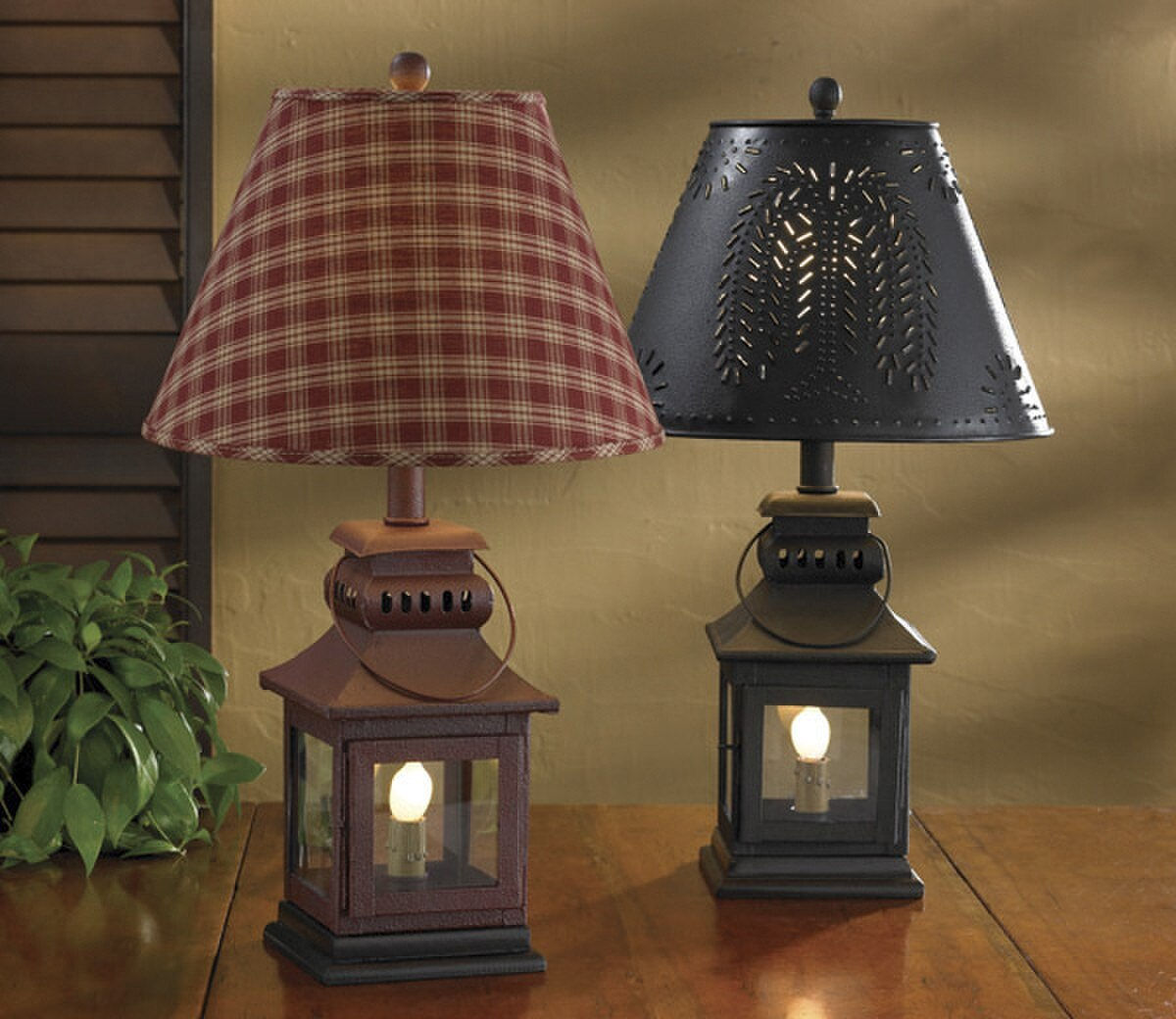 Colonial Iron Lantern Lamp