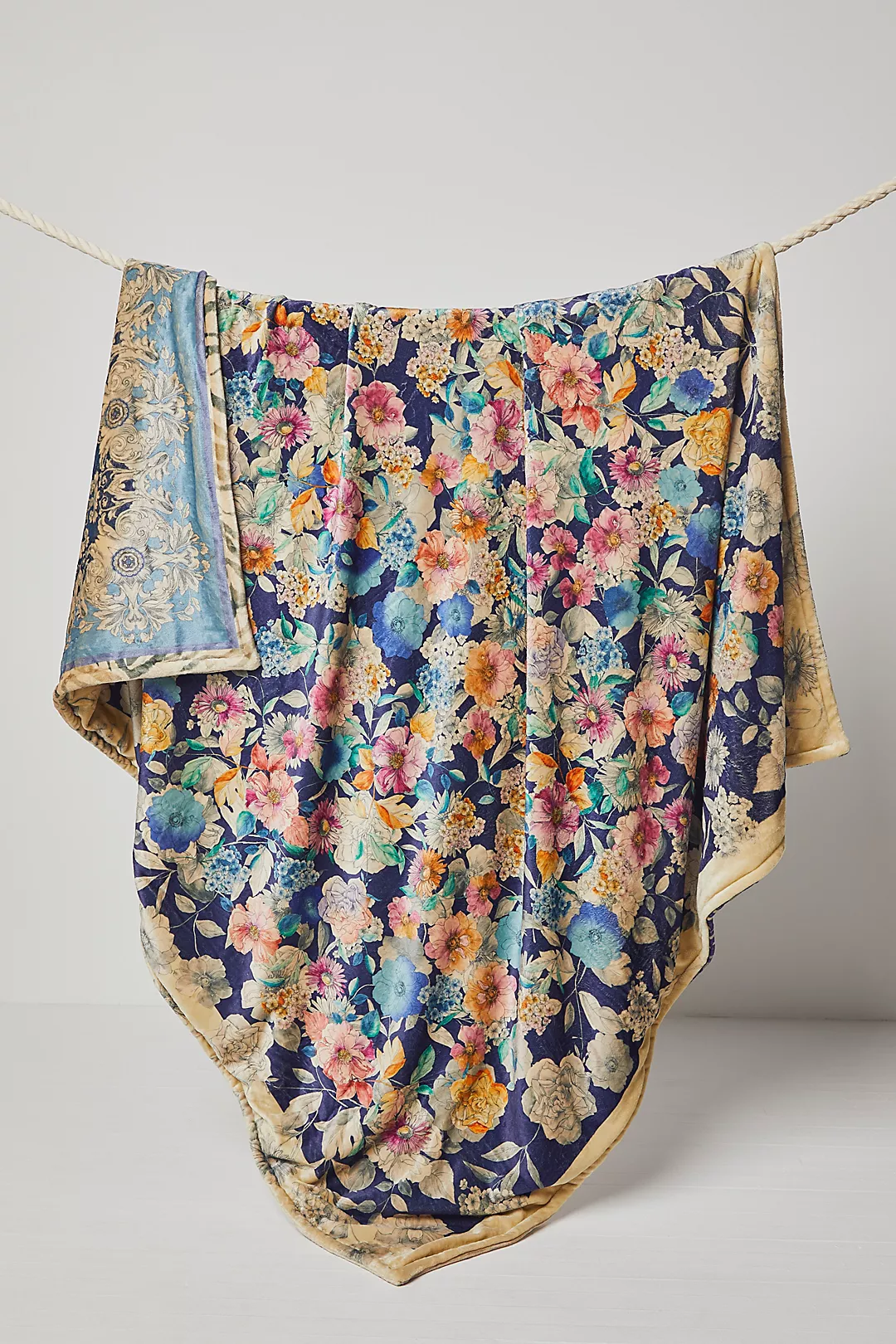 Velvet Blanket Teen and Young Adult Gift Guide For the Girls