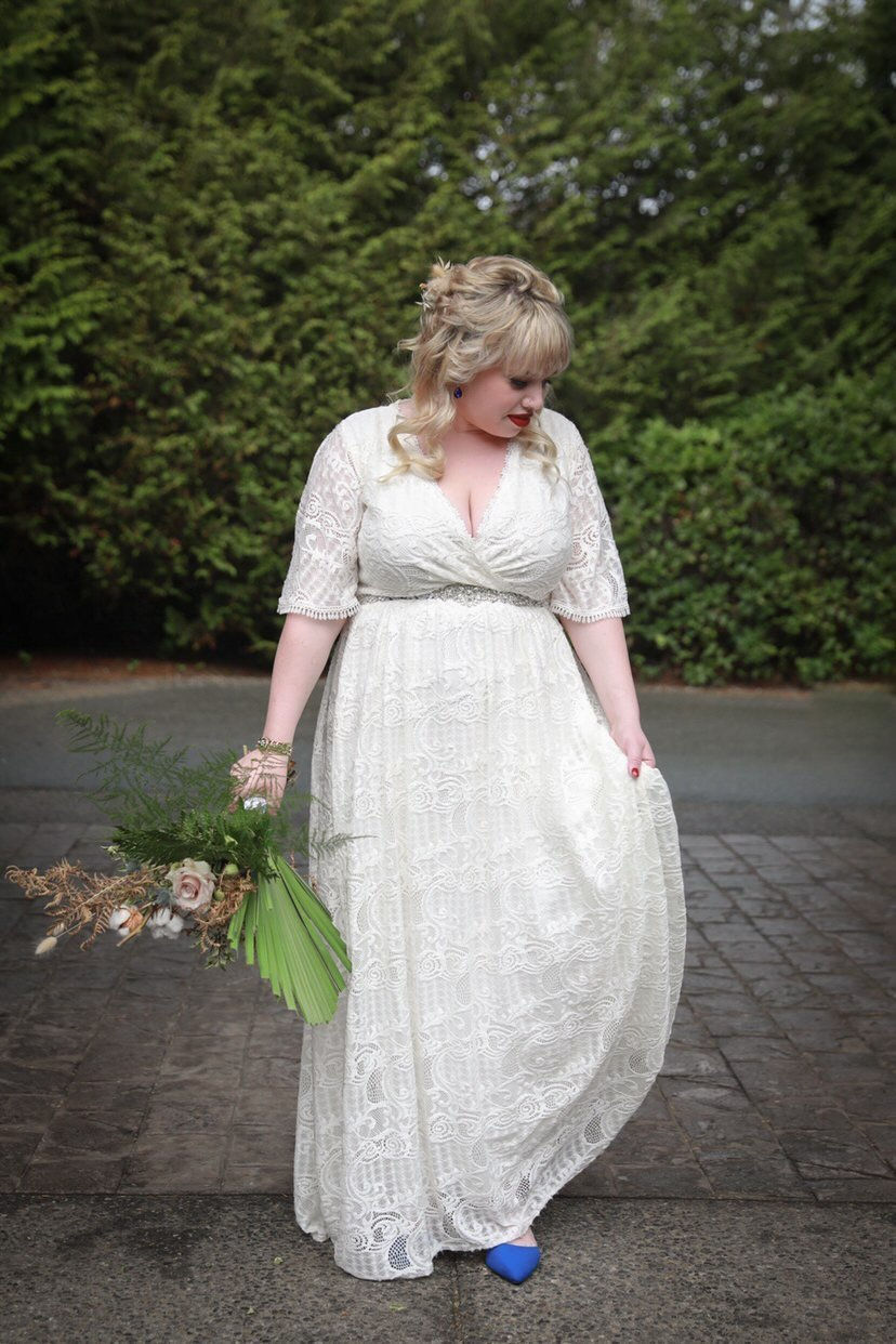 Thumbnail: Bestseller Curvy Butterfly Sleeves Wedding Dress With Pockets #1267