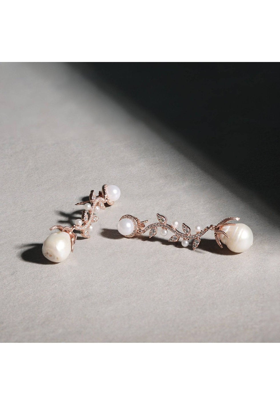Thumbnail: Baroque Pearl Trailing Flowers Earrings Rosegold