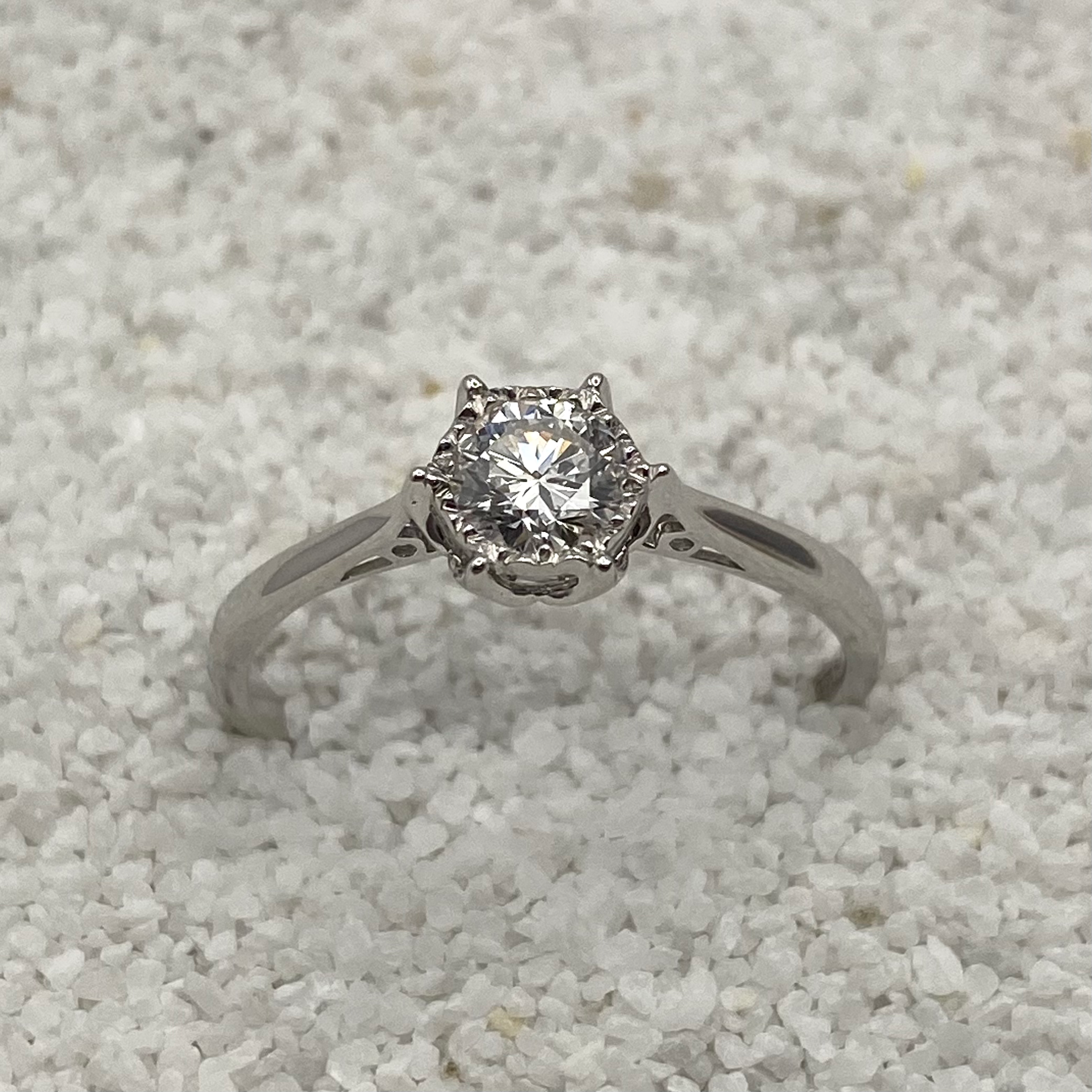 Zilveren ring bezet met een lab grown diamant 0,45ct