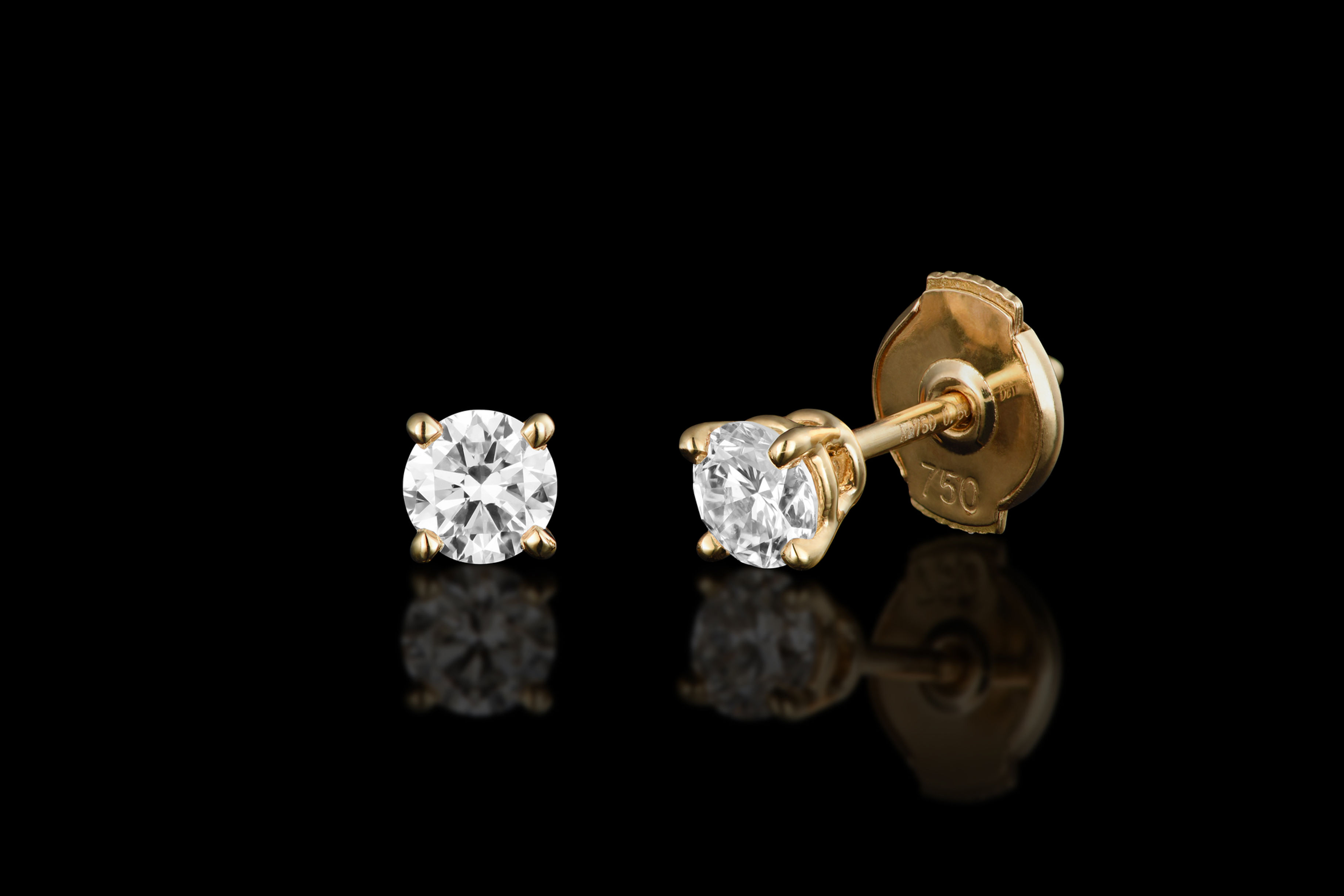 18 karaat geelgouden oorbellen bezet met lab grown diamanten 0,50ct