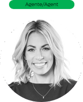 Souriante femme blonde, texte Agente/Agent au-dessus, portrait, regard direct.