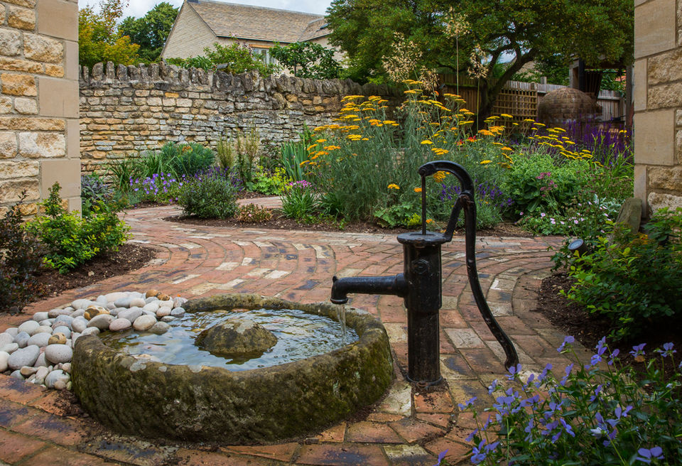 Suffolk garden designer portfolio showing a cottage garden