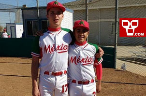DOS CHIHUAHUENSES JUGANDO BEISBOL EN SAN FRANCISCO