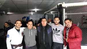 Empresario chihuahuense le invierte a peleadores de MMA