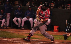 En extrainnings, Rojos se lleva el primero de la final