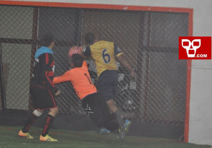 DENTAL CUAUHTEMOC GOLEA A GUNNERS EN EL HANGAR