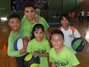 PROMUEVEN APACHES CLASES GRATIS DE BASQUETBOL