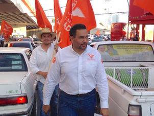 Comparte Cruz Pérez Cuéllar propuestas con automovilistas de Juárez