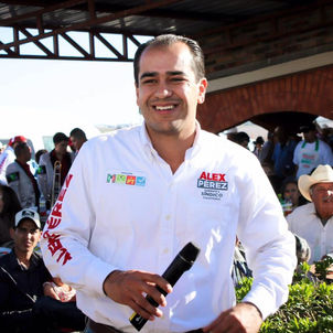Debemos caminar hacia la digitalización del gobierno: Alex Pérez