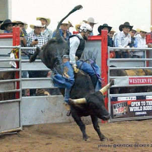 Viaja Junior Marrufo a Rodeo en Guatemala