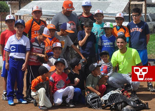 Dona Pollo Villegas equipamiento a escuela Broncos