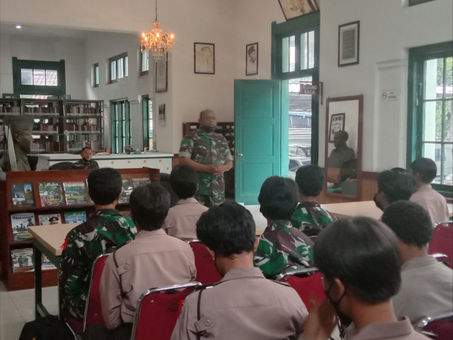 SISWA INTEGRASI KUNJUNGI PERPUSTAKAAN