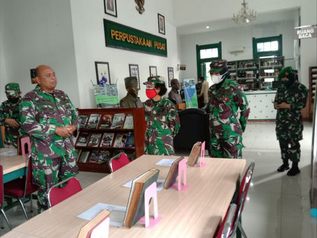PUSDIK KOWAD KUNJUNGI PERPUSTAKAAN