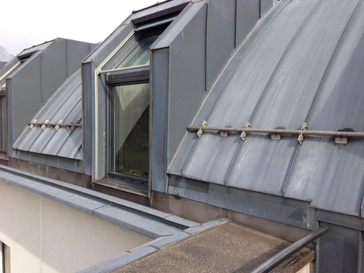 Spenglerei, Spengler, Dachrinne, Dachkännel, Ablaufrohr, Verkleidungen, Zierelement, Dachabschluss, Chromstahlblech, Aluminium, Rinnenreinigung, Rinne reinigen, Kaminhut, Wetterfest, Blitzschutz, Blitzschutzanlage, Metalldach, Blitzableiter