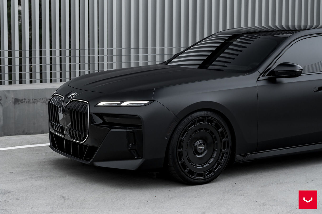 BMW Série 7 G70 com rodas Vossen HF-9 Hybrid Forged