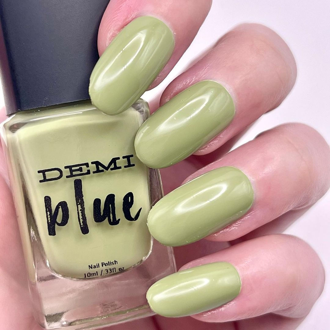 Swatch of Lend a Hand moderate green nail polish