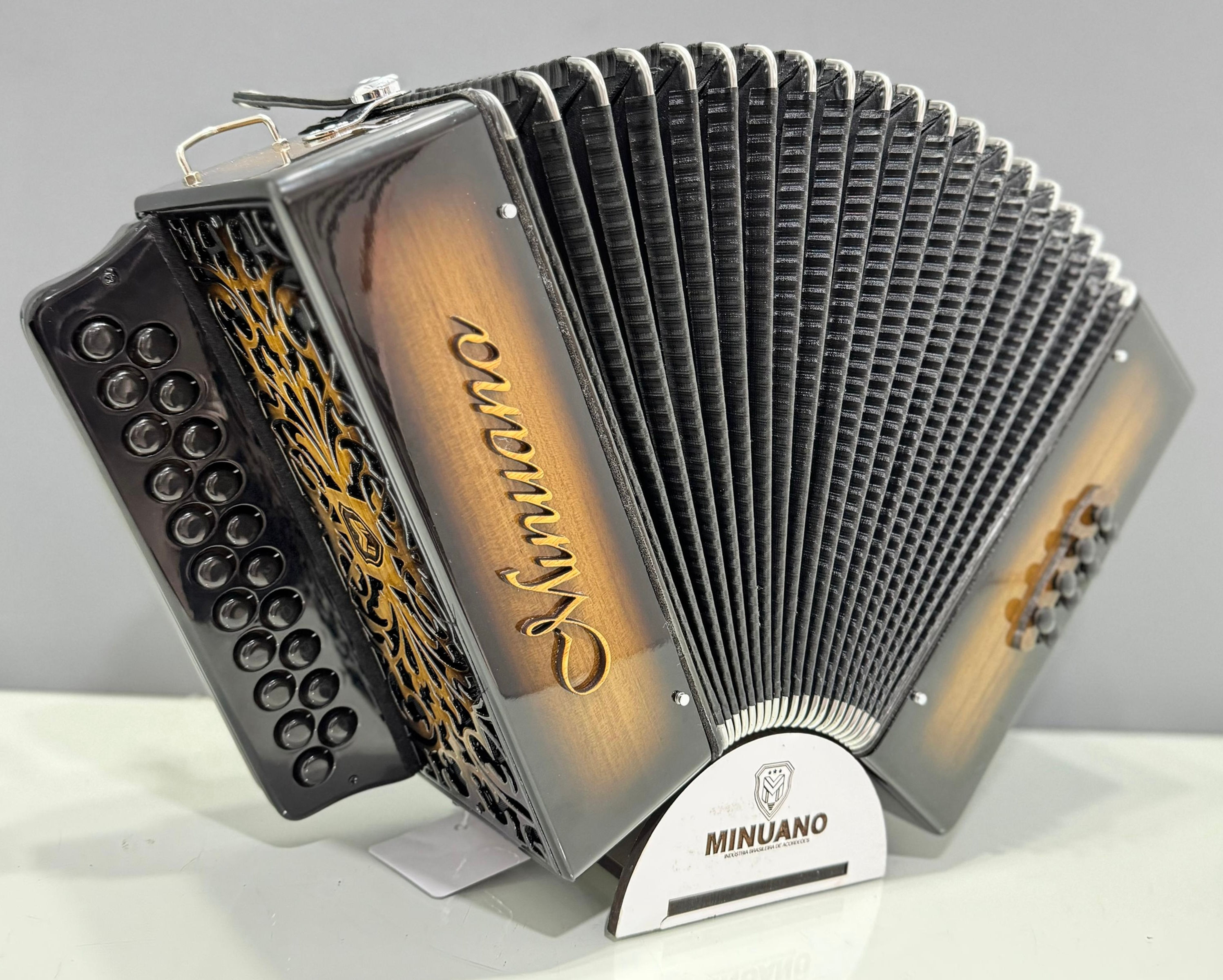 Minuano Premium com musicamento (vozes) italiana