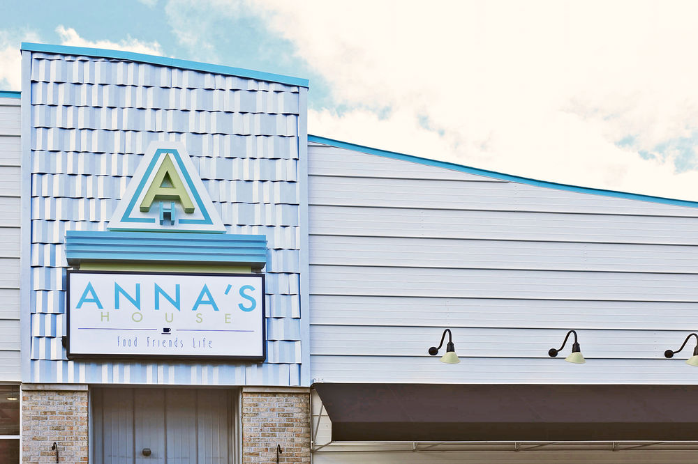 We Anna's House to the lakeshore!