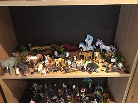 Here are some examaples of creative sand play figures