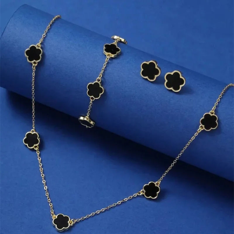 Thumbnail: Éclipse Charm Jewellery