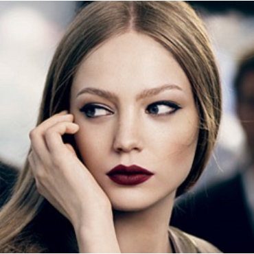 batom escuro_edited.jpg