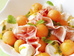 Les salades :Salade de melon, mozzarella et jambon cru