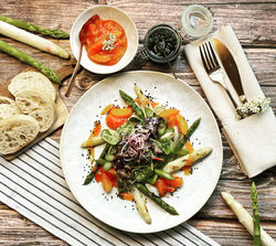Spargelsalat mit Aprikosenchutney