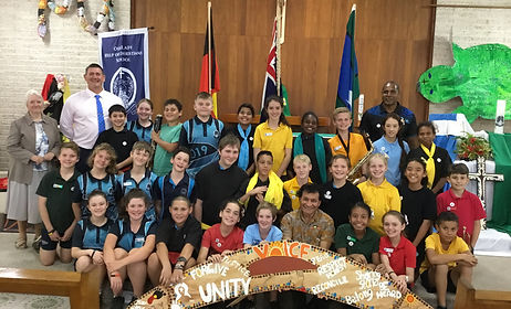 Norman with boomerang and students St Marys 19 1.JPG