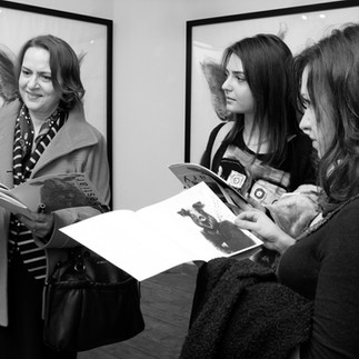 Valeriu Mladin – charcoal drawings on Canson paper from the Political Bestiary series; solo exhibition at Casa Artelor – Mogoșoaia, curated by Mihai Plămădeală. Monumental works depicting humans with animal heads as metaphors of the political world, with images from the opening, Valeriu Mladin – desene în cărbune pe hârtie Canson din seria Political Bestiary; expoziție personală la Casa Artelor – Mogoșoaia, curator Mihai Plămădeală. Lucrări monumentale care reprezintă oameni cu cap de animale, metafore ale lumii politice, cu imagini de la vernisaj,