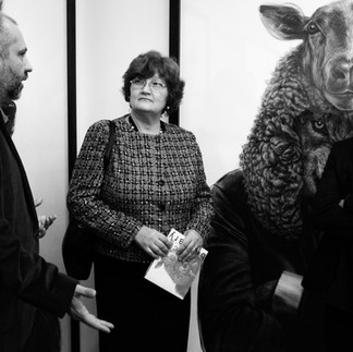Valeriu Mladin – charcoal drawings on Canson paper from the Political Bestiary series; solo exhibition at Casa Artelor – Mogoșoaia, curated by Mihai Plămădeală. Monumental works depicting humans with animal heads as metaphors of the political world, with images from the opening, Doina Mandru Valeriu Mladin – desene în cărbune pe hârtie Canson din seria Political Bestiary; expoziție personală la Casa Artelor – Mogoșoaia, curator Mihai Plămădeală. Lucrări monumentale care reprezintă oameni cu cap de animale, metafore ale lumii politice, cu imagini de la vernisaj, Doina Mandru