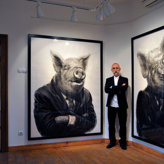 Valeriu Mladin – charcoal drawings on Canson paper from the Political Bestiary series; solo exhibition at Casa Artelor – Mogoșoaia, curated by Mihai Plămădeală. Monumental works depicting humans with animal heads as metaphors of the political world, with images from the opening.  Valeriu Mladin – desene în cărbune pe hârtie Canson din seria Political Bestiary; expoziție personală la Casa Artelor – Mogoșoaia, curator Mihai Plămădeală. Lucrări monumentale care reprezintă oameni cu cap de animale, metafore ale lumii politice, cu imagini de la vernisaj.