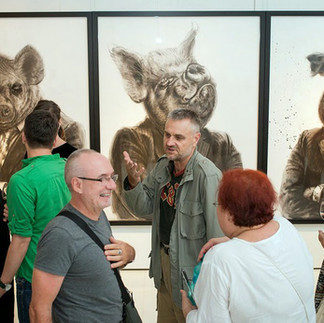 Valeriu Mladin, solo exhibition, Galateca Gallery, Bucharest, Political Bestiary, opening with audience and speeches, curator Ana-Maria Altmann, Vienna, charcoal drawings on Canson paper, large-scale drawings, political animals, humans, humans with animal heads. Teodor Graur, Calin Dan Valeriu Mladin, expoziție personală, Galeria Galateca, București, Political Bestiary, vernisaj cu public și discursuri, curator Ana-Maria Altmann, Viena, desene în cărbune pe hârtie Canson, desene de mari dimensiuni, animale politice, oameni, oameni cu cap de animale. Teodor Graur, Calin Dan