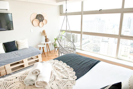 Cozinha planejada integrada ao espaço, equipada para hóspedes do Airbnb.