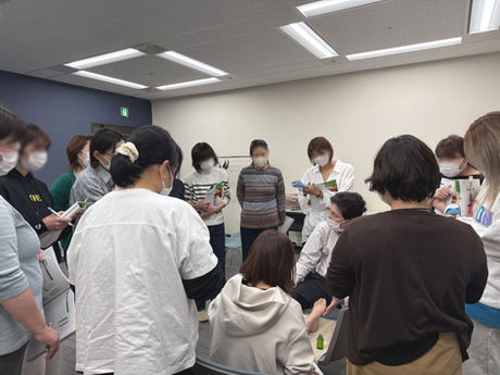 介護職員や看護師、理学療法士、作業療法士などの医療従事者、各種セラピストのほか、 ご家族のために受講された方が多い介護リハビリセラピスト講座