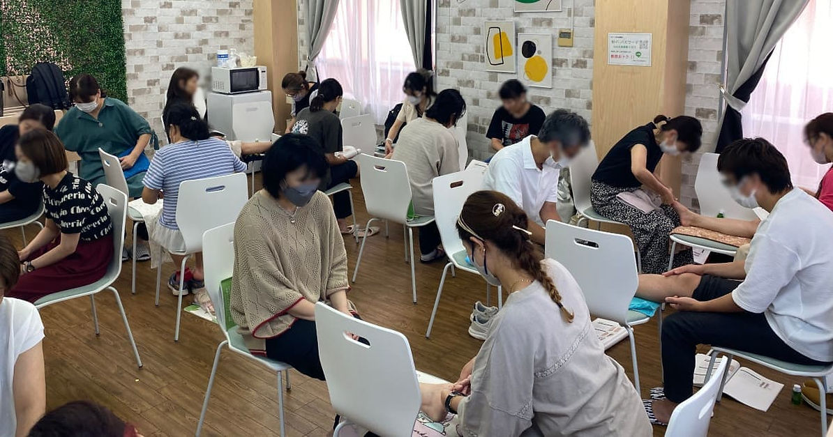 北海道、東京都、埼玉県、千葉県、神奈川県、茨城県、  愛知県、大阪府、京都府、兵庫県、福岡県で開催する介護リハビリセラピスト1日講座なら高齢者にアロマで施術する介護リハビリセラピストの資格が1日で取得できます