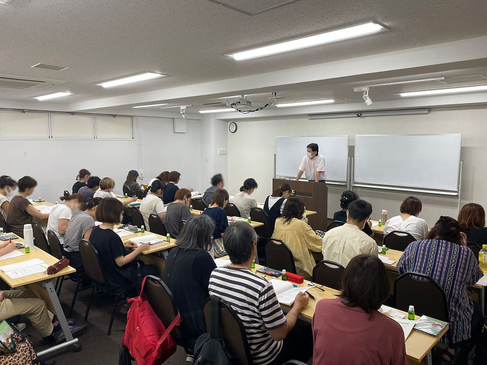 介護マッサージ、高齢者マッサージをしたい介護職員、看護師、各種セラピストが介護リハビリセラピストの施術を行っています。