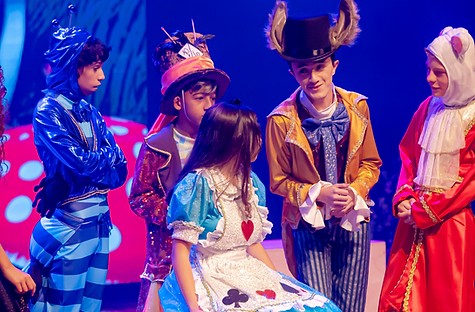 Alunos da Cia Tearte em aula de teatro no Tatuapé