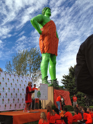 Julie, Giant