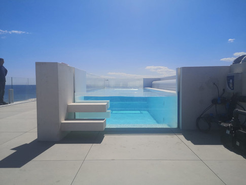 Piscine en verre trempé feuilleté - MIR GALERIE