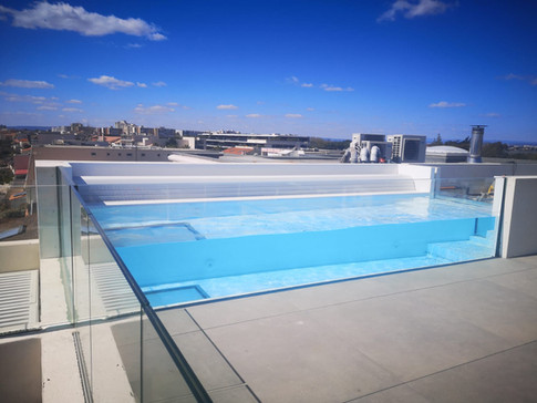 Piscine en verre trempé feuilleté - MIR GALERIE