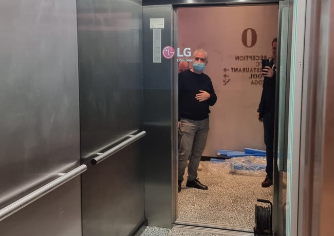 Habillement Ascenseur avec TV Miroir - MIR GALERIE