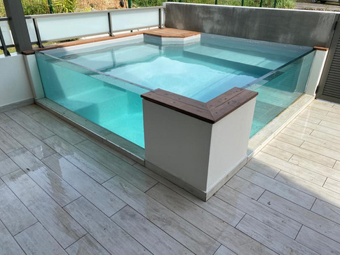 Piscine en verre trempé feuilleté - MIR GALERIE