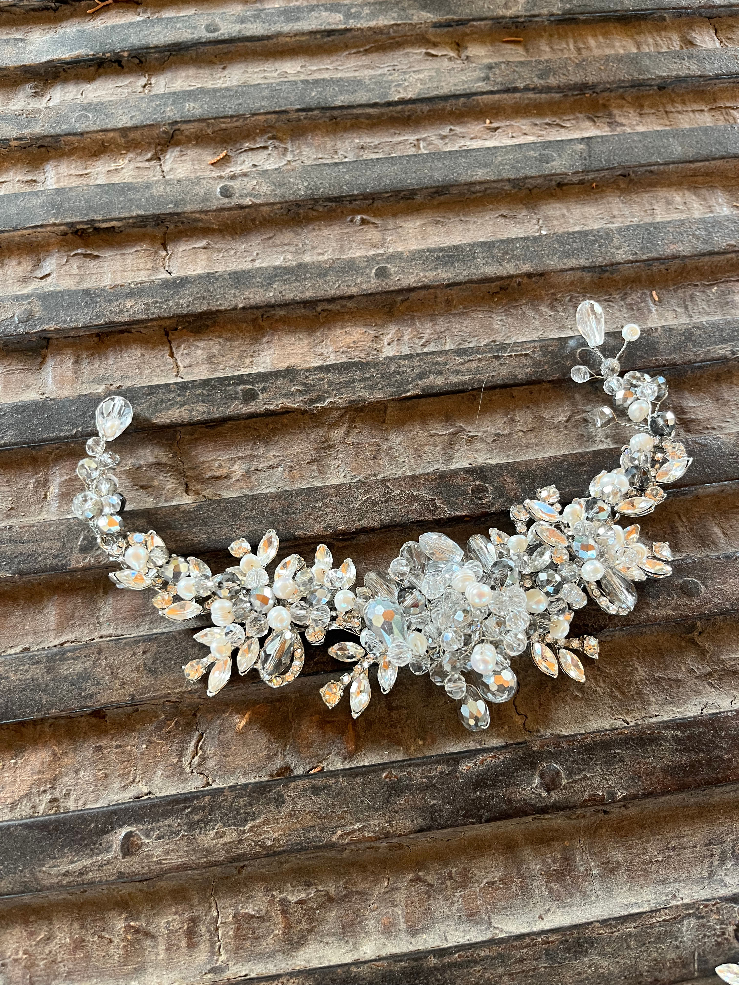 TOCADO DE CRISTAL Y PERLAS NATURALES