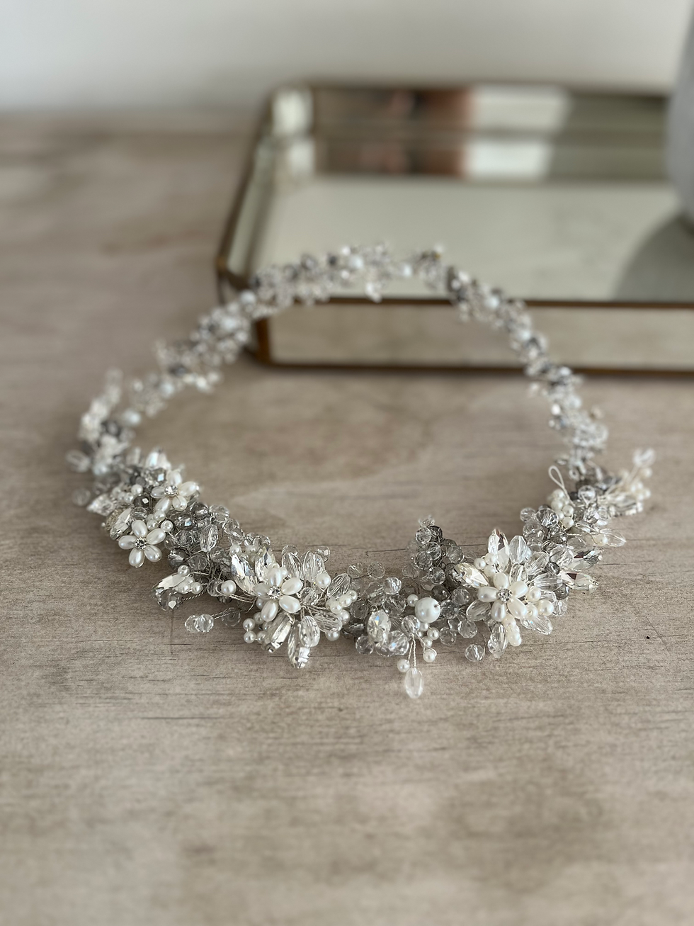 CORONITA DE CRISTAL Y PERLAS