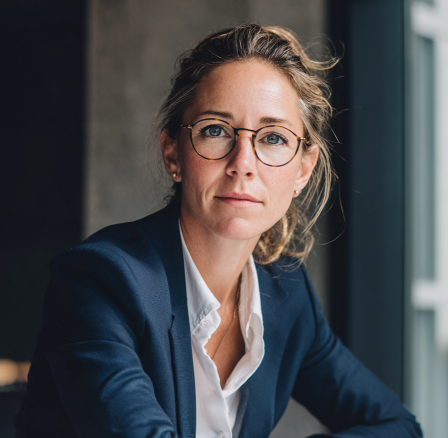 Laura stein_edited.jpg